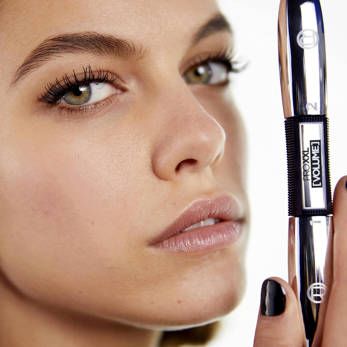 L'Oréal Paris Mascara, Salon Lash Volume, Infused with Panthenol, Long-lasting, No Clumping or Smudging, Pro XXL Volume, Black